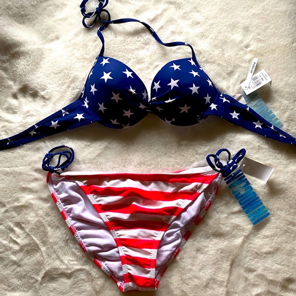 Other - NWT American flag bikini push up